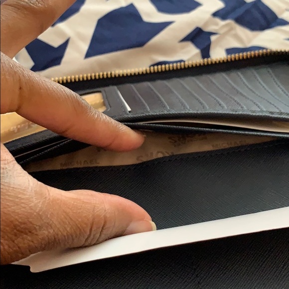 Michael Kor wristlet - Picture 11 of 14